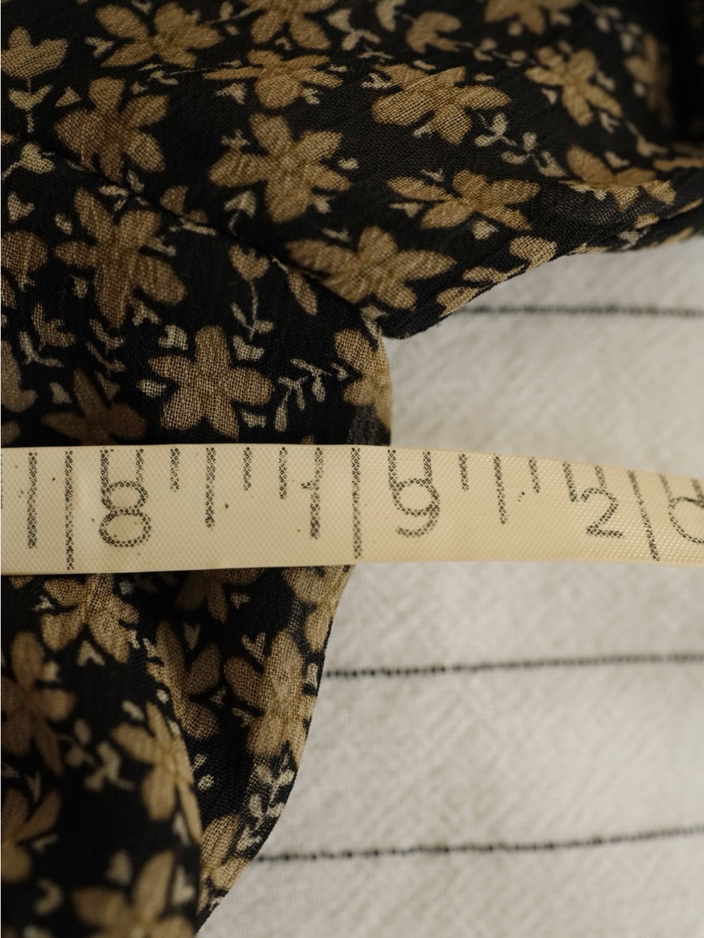 Elegant Floral Midi Dress - Picture 4 of 7